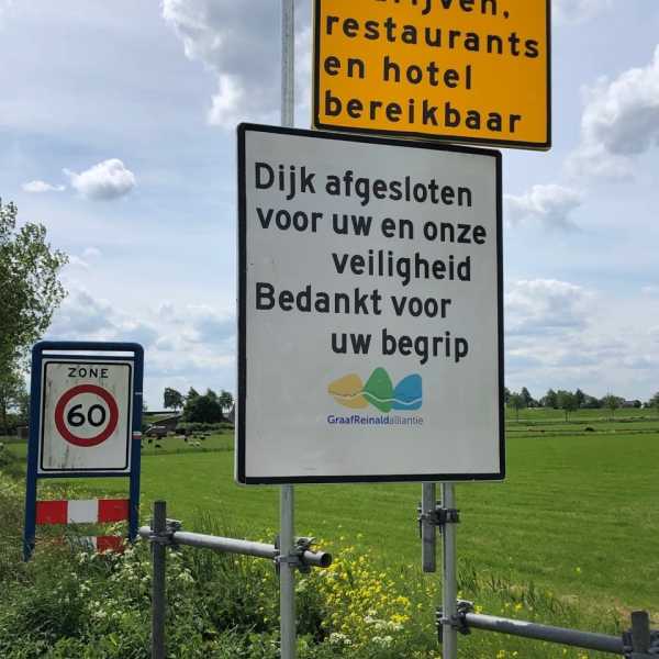 Bord met bedrijven bereikbaar