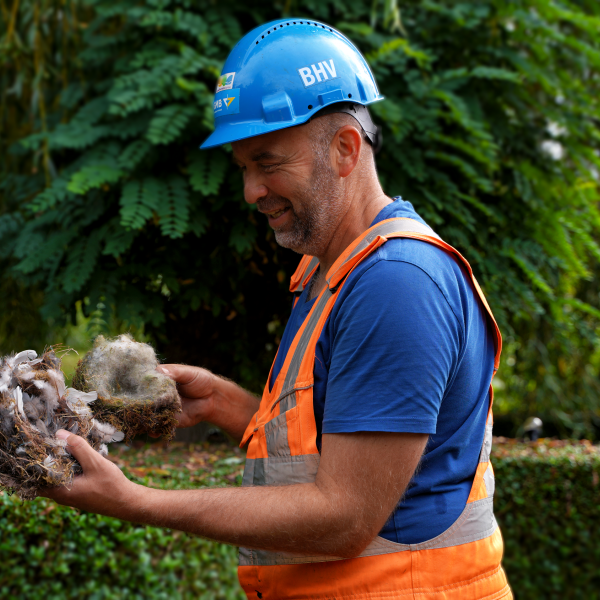 neskastjes leeghalen