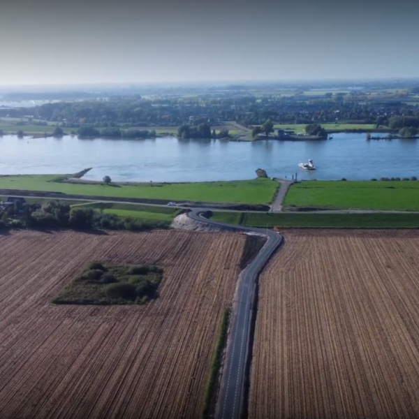 Tijdelijke verkeersweg naar de pont
