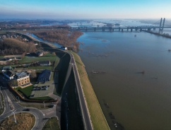 hoogwater en ijs bij Tuil