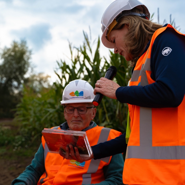 bewoner krijgt attentie